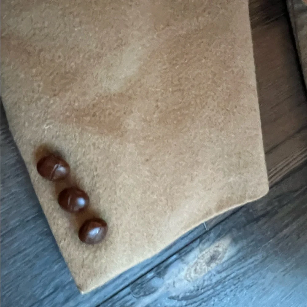 Vintage under hair tag