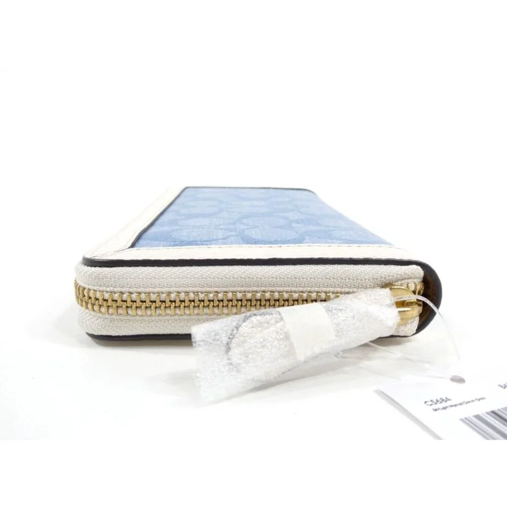 Coach signature light