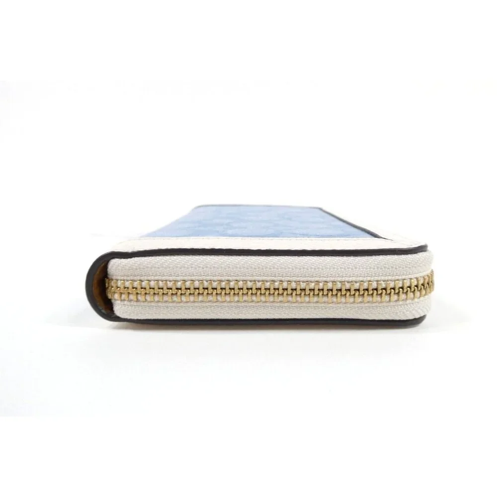 Coach signature light