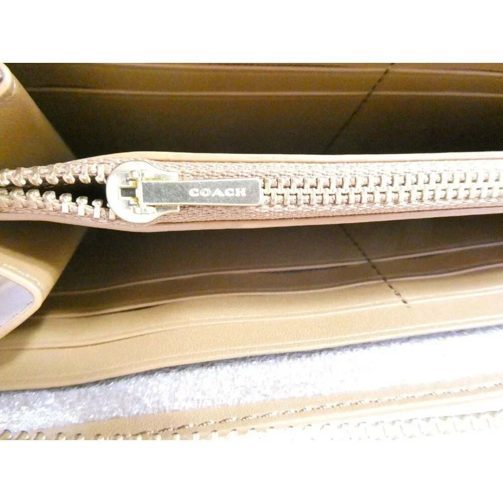 Coach signature light