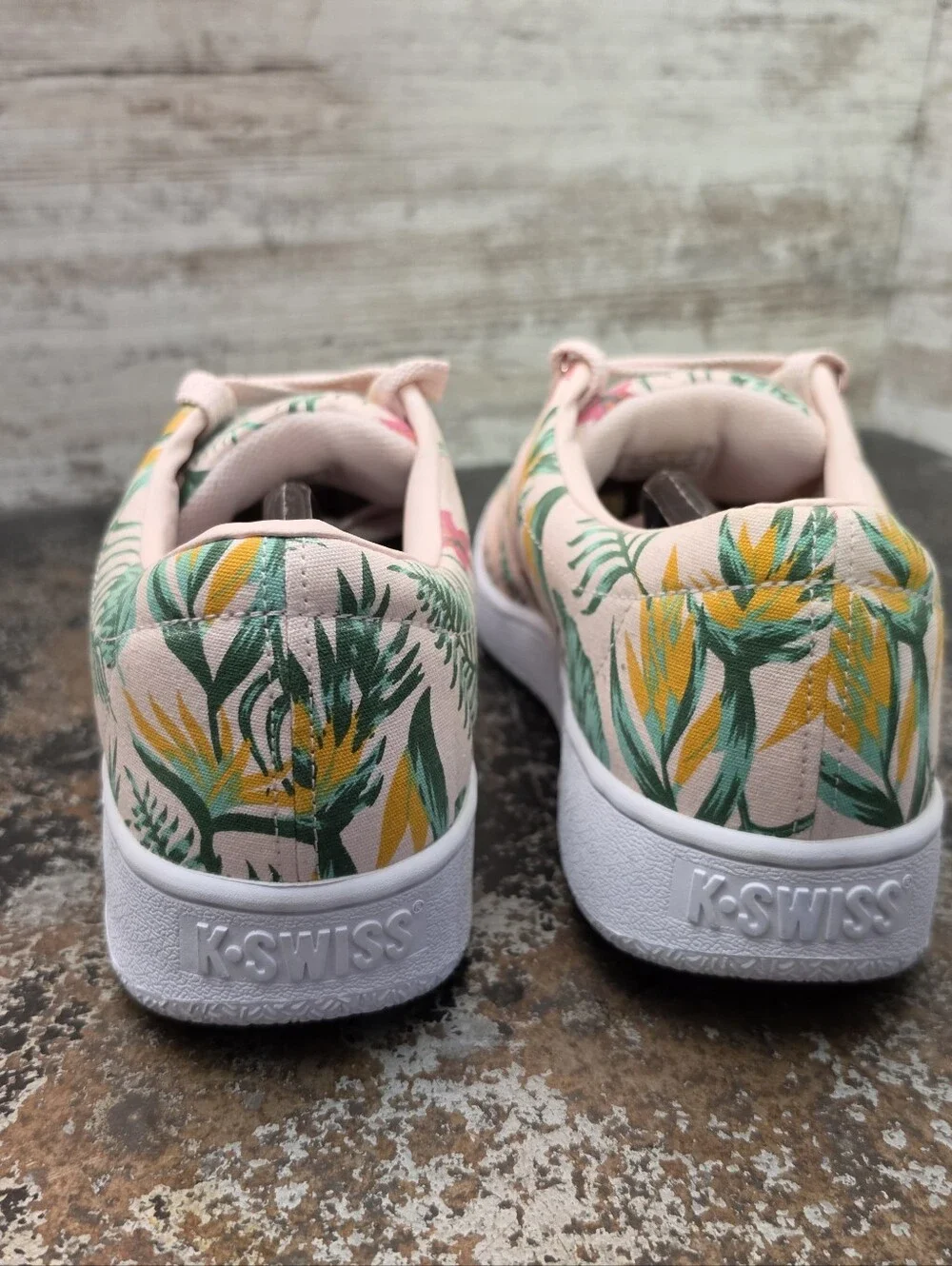 K-Swiss small signs