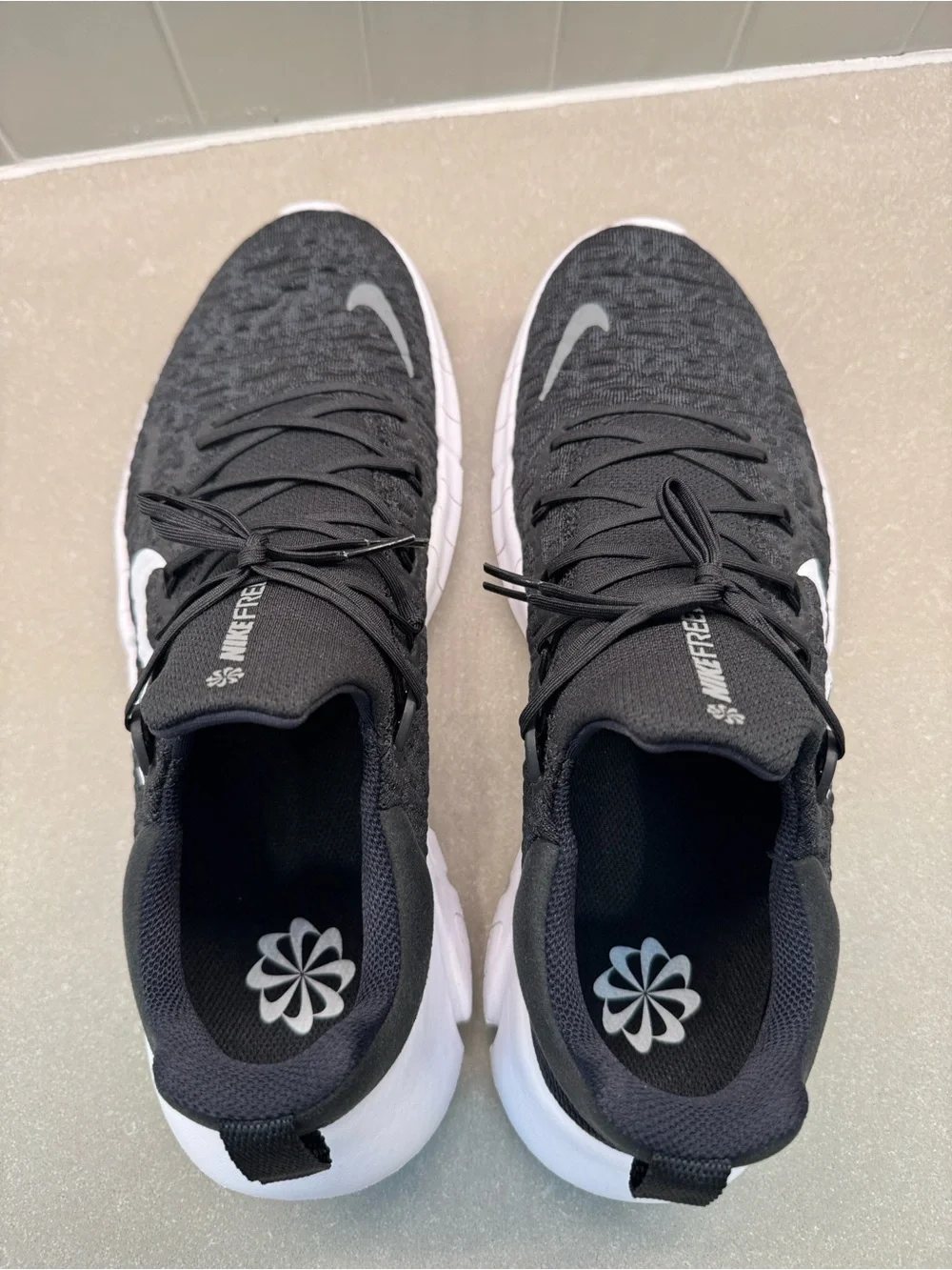 2 Pairs of Nike Running Shoes Bundle – Men’s US 11 – Great Condition