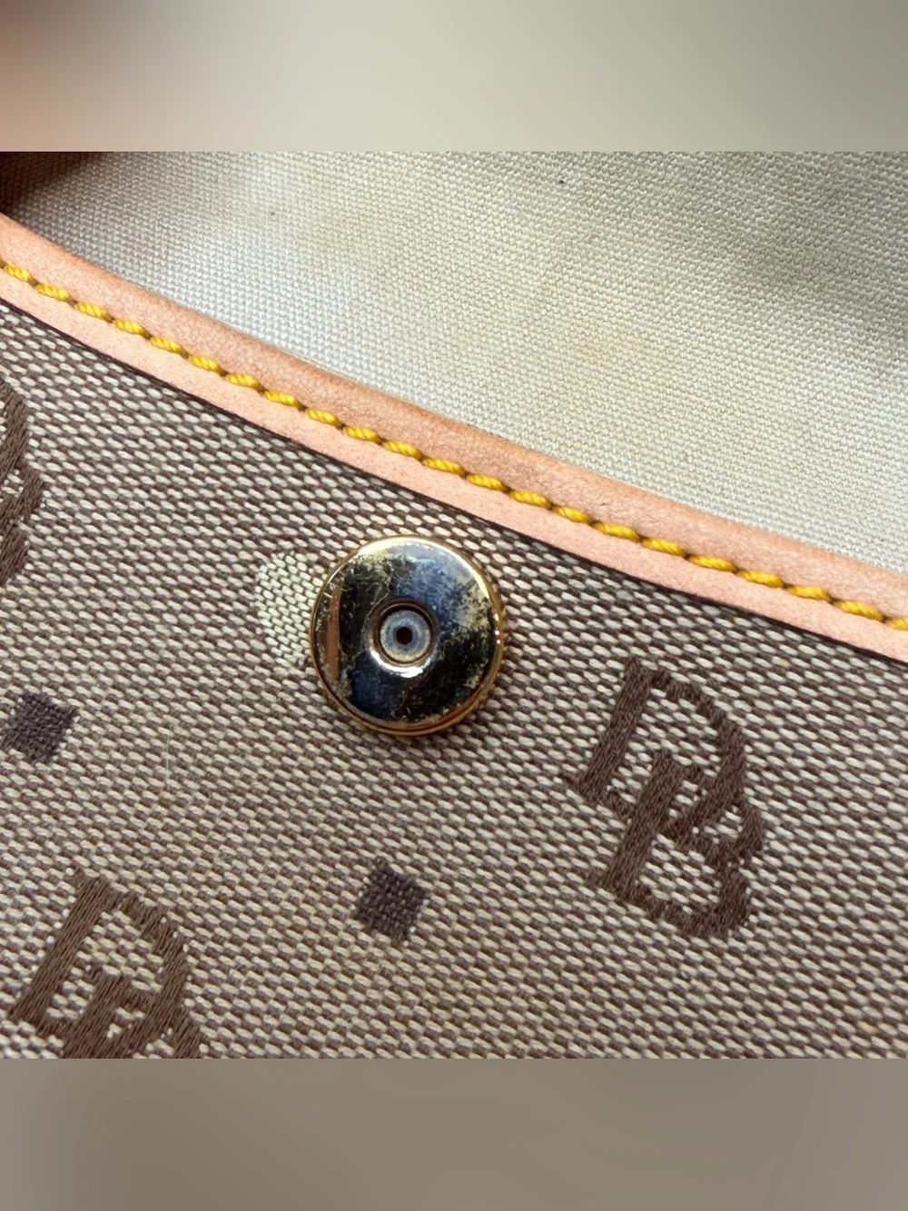 Dooney & Bourke authentic dooney