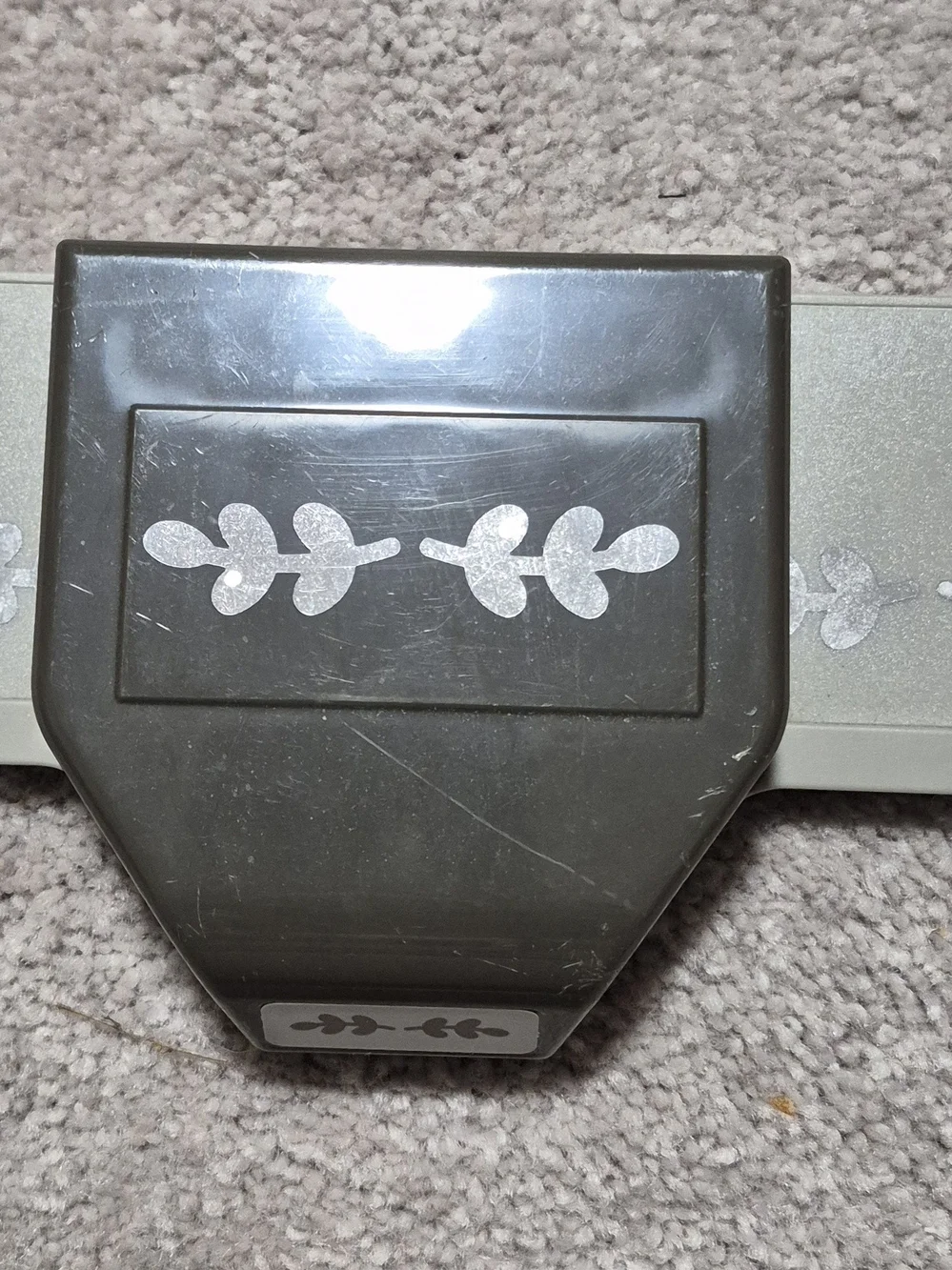 Stampin' Up! Gray Leaf Border‎ Punch