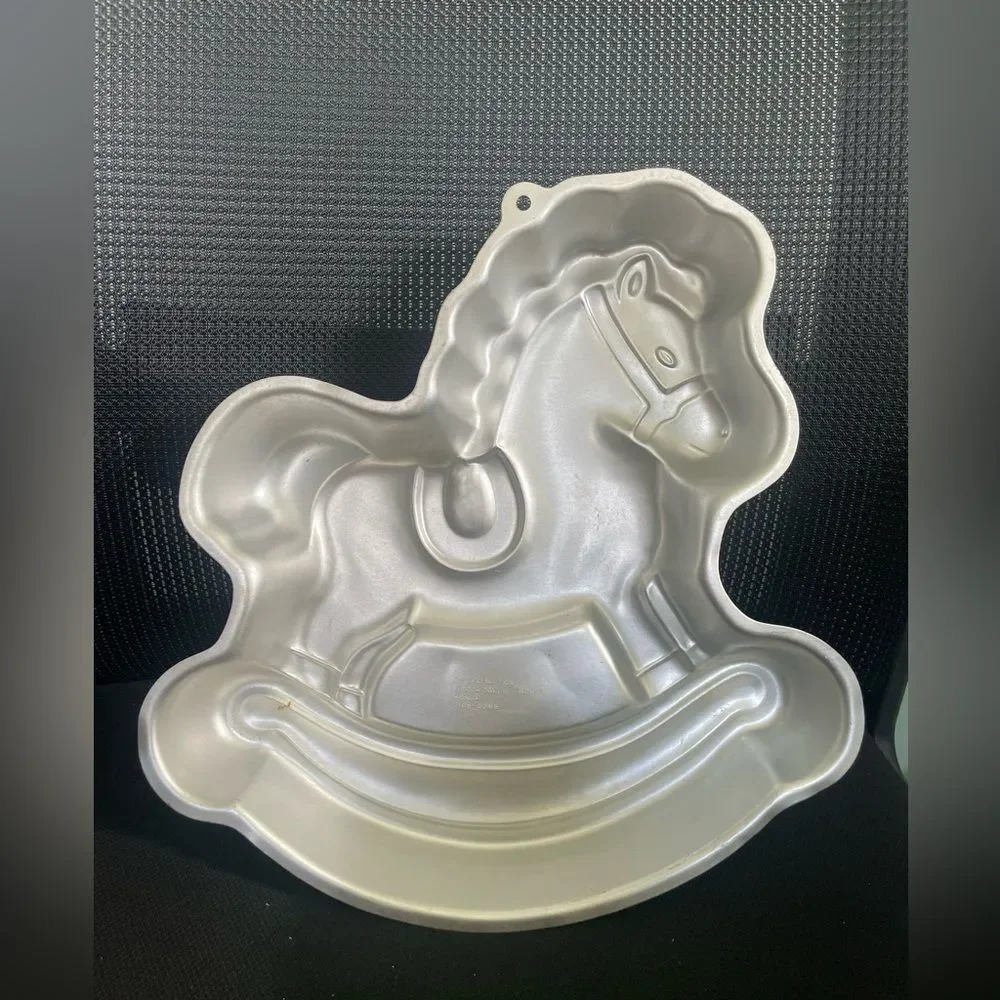Wilton cake silver