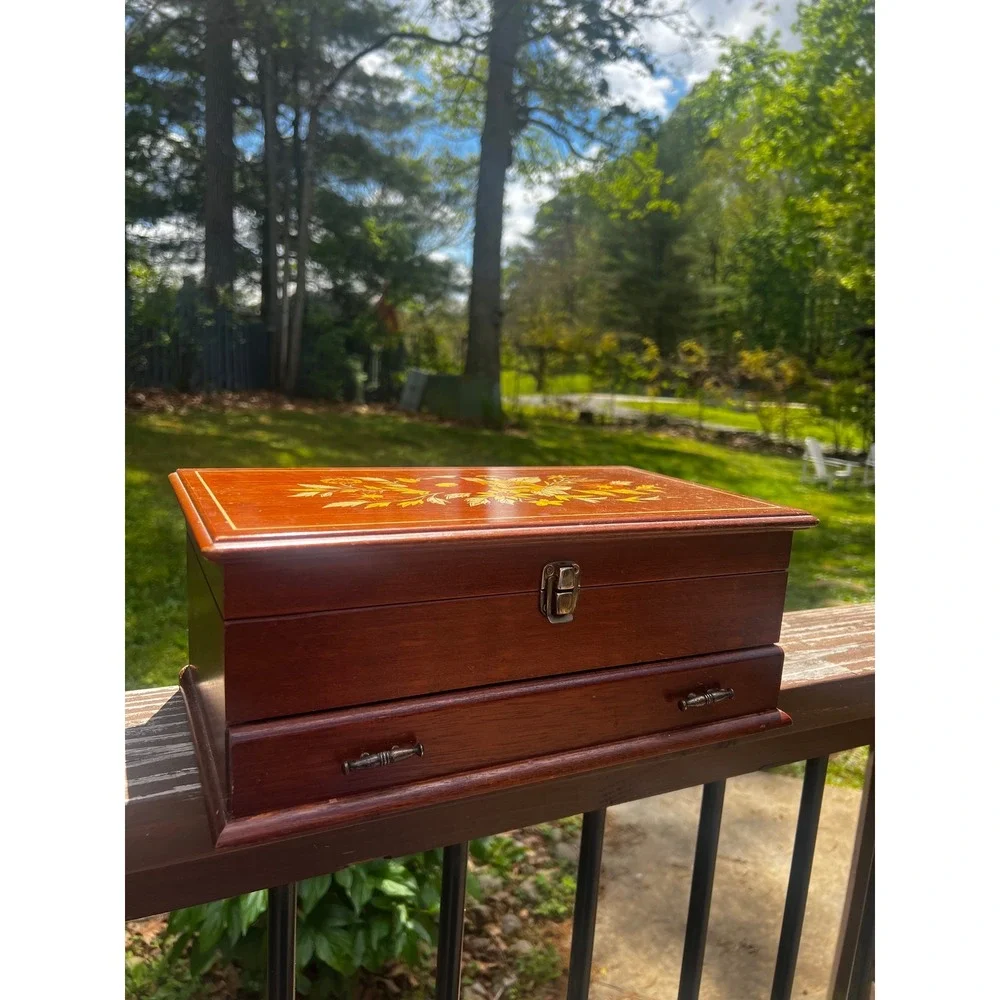 Unbranded beautiful vintage