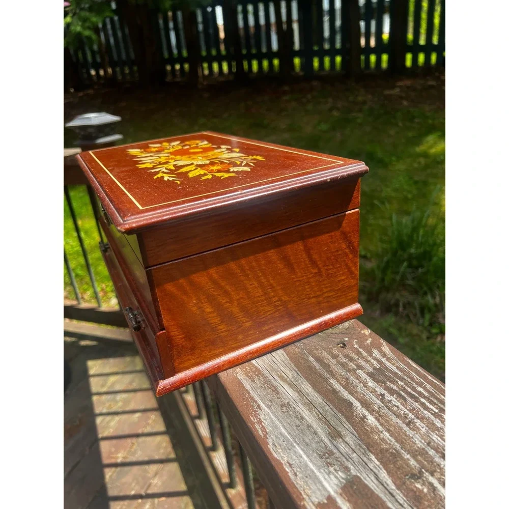 Unbranded beautiful vintage