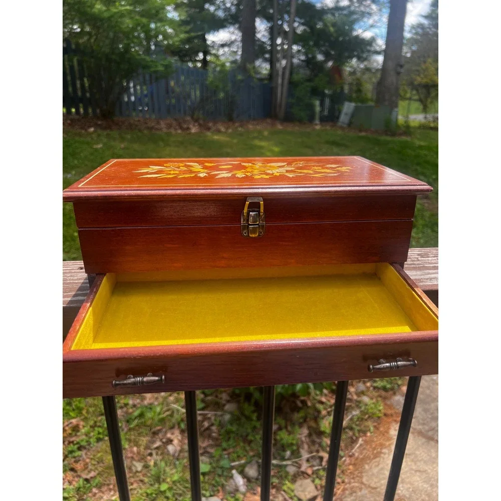 Unbranded beautiful vintage