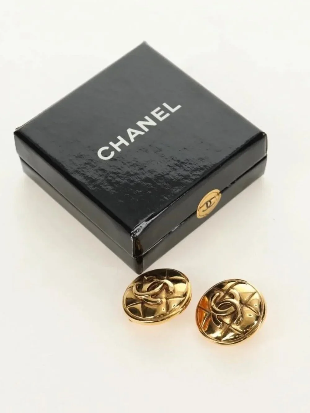 CHANEL Earring metal Gold Tone CC Auth 184597V