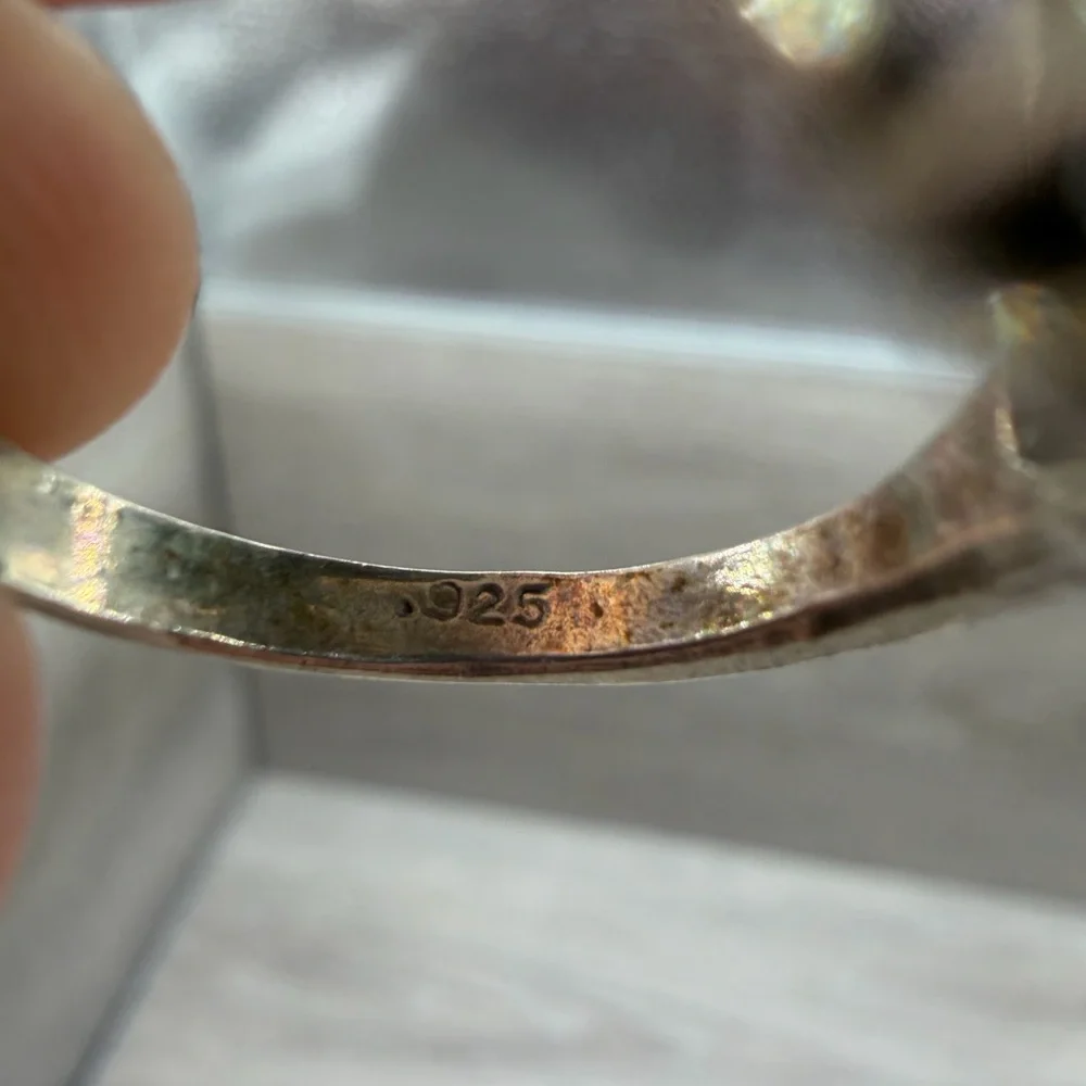 N/A detailed gemstone