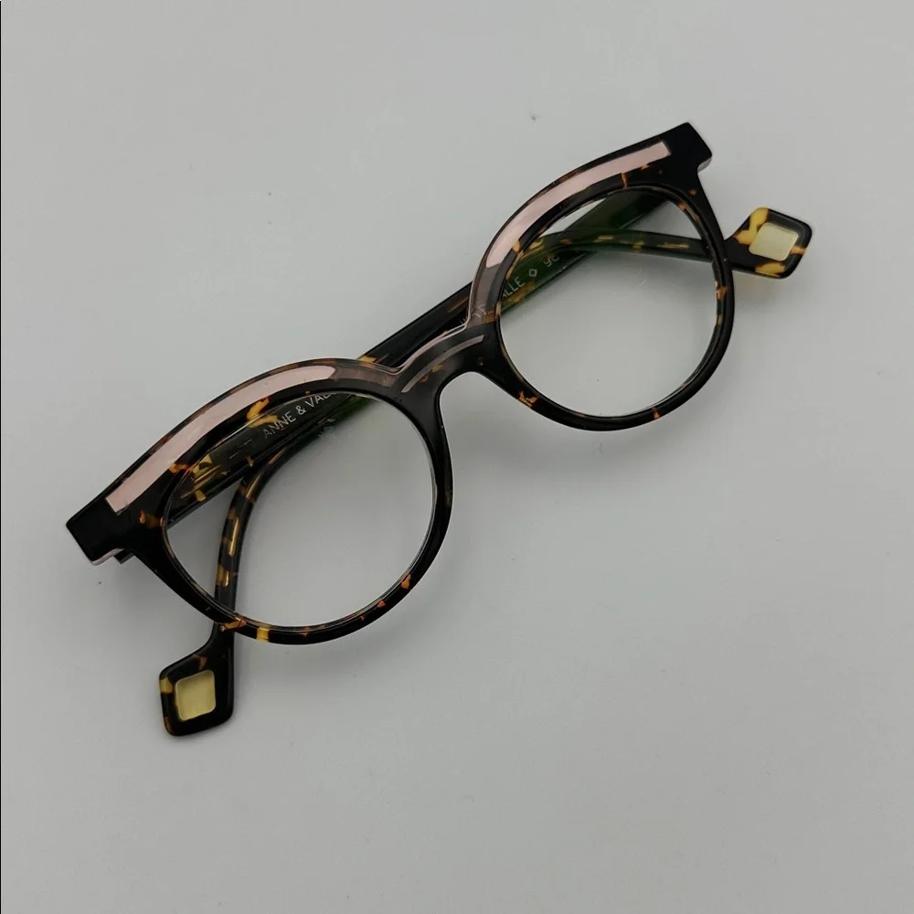 Anne Et Valentin artistic clear stylish