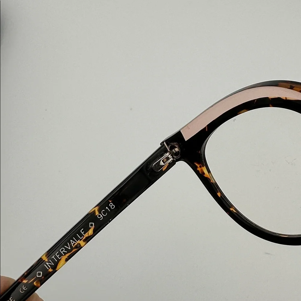 Anne Et Valentin eyewear case durability