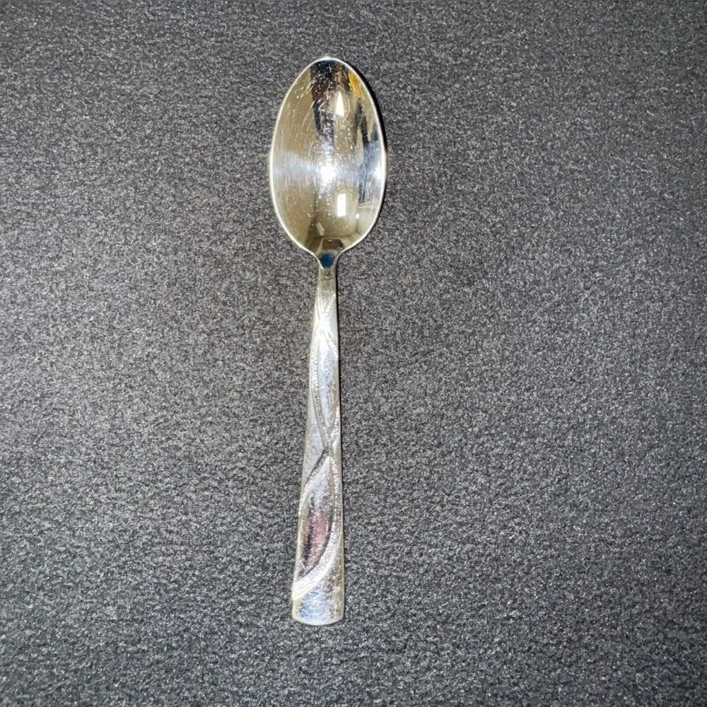 Lenox Spoon Flatware Silverware Curve Wave Pattern Handle Modern Table Metallic