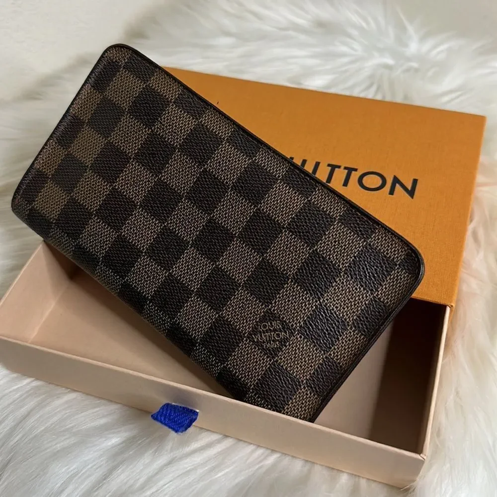 Louis Vuitton preloved louis