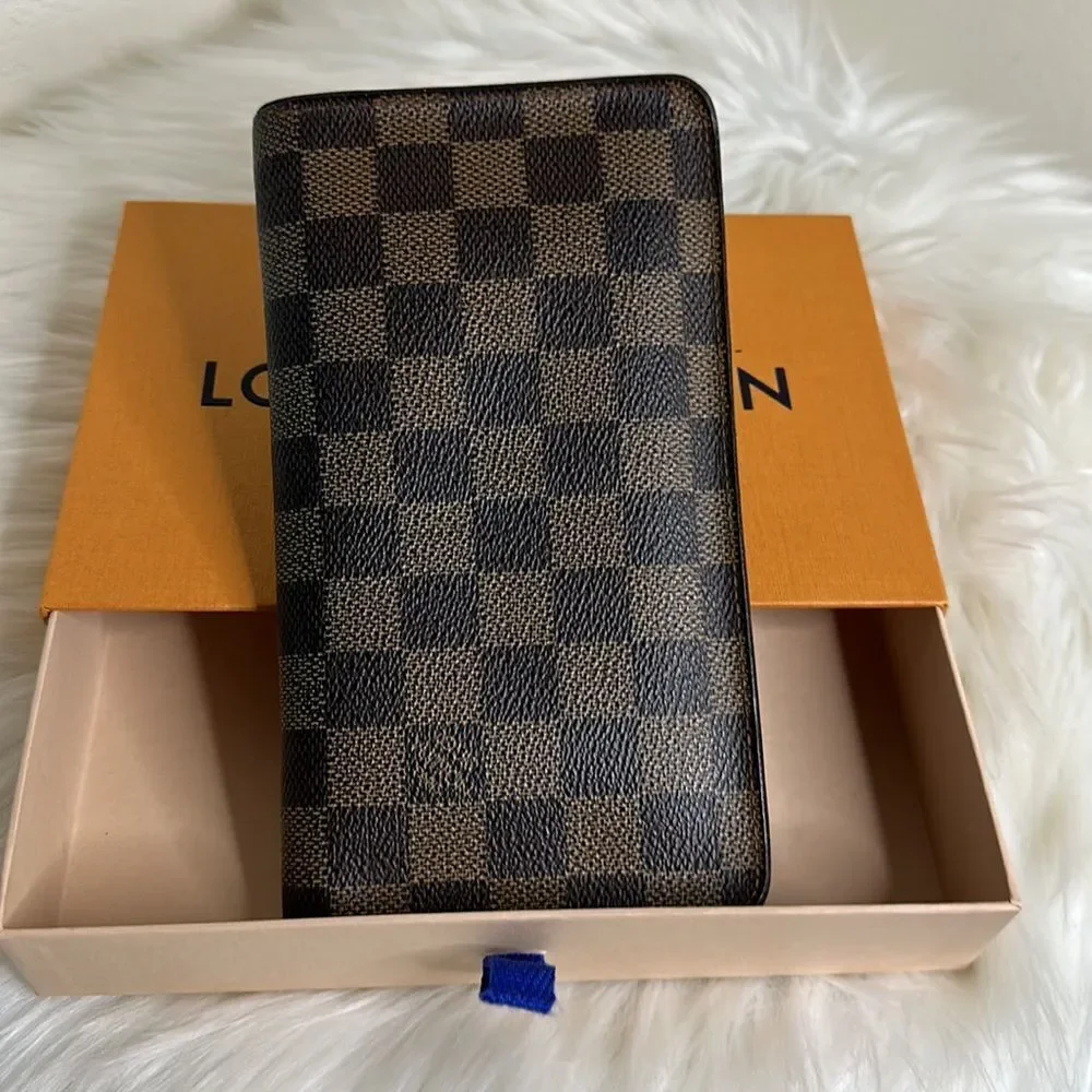Louis Vuitton preloved louis