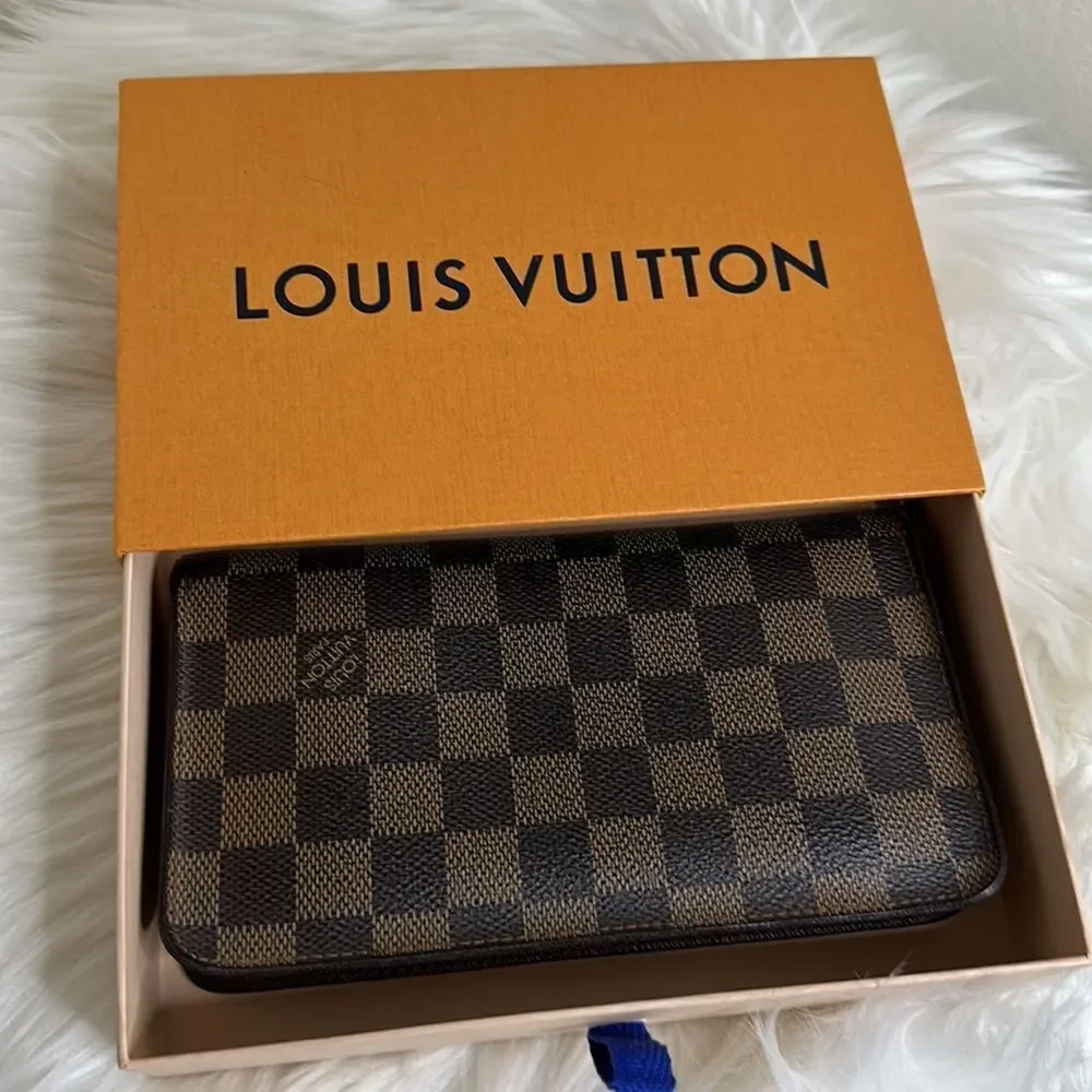 Louis Vuitton preloved louis