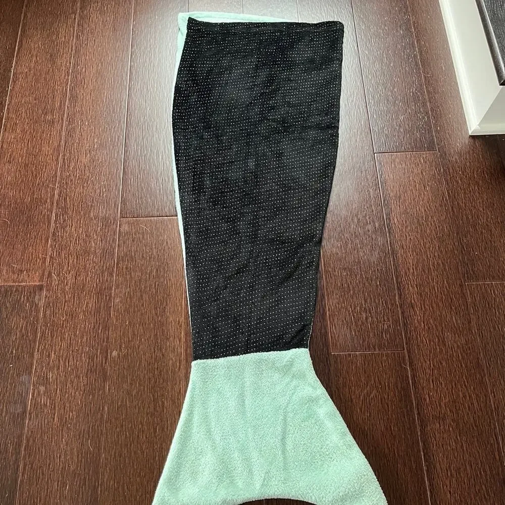 Girls mermaid tail blanket