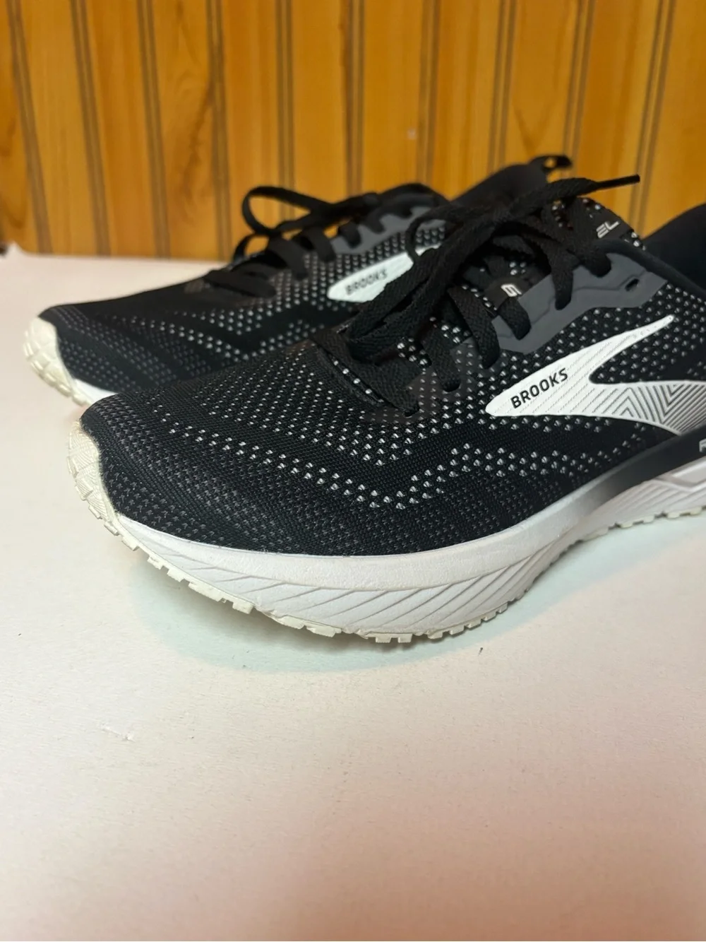 Brooks revel women