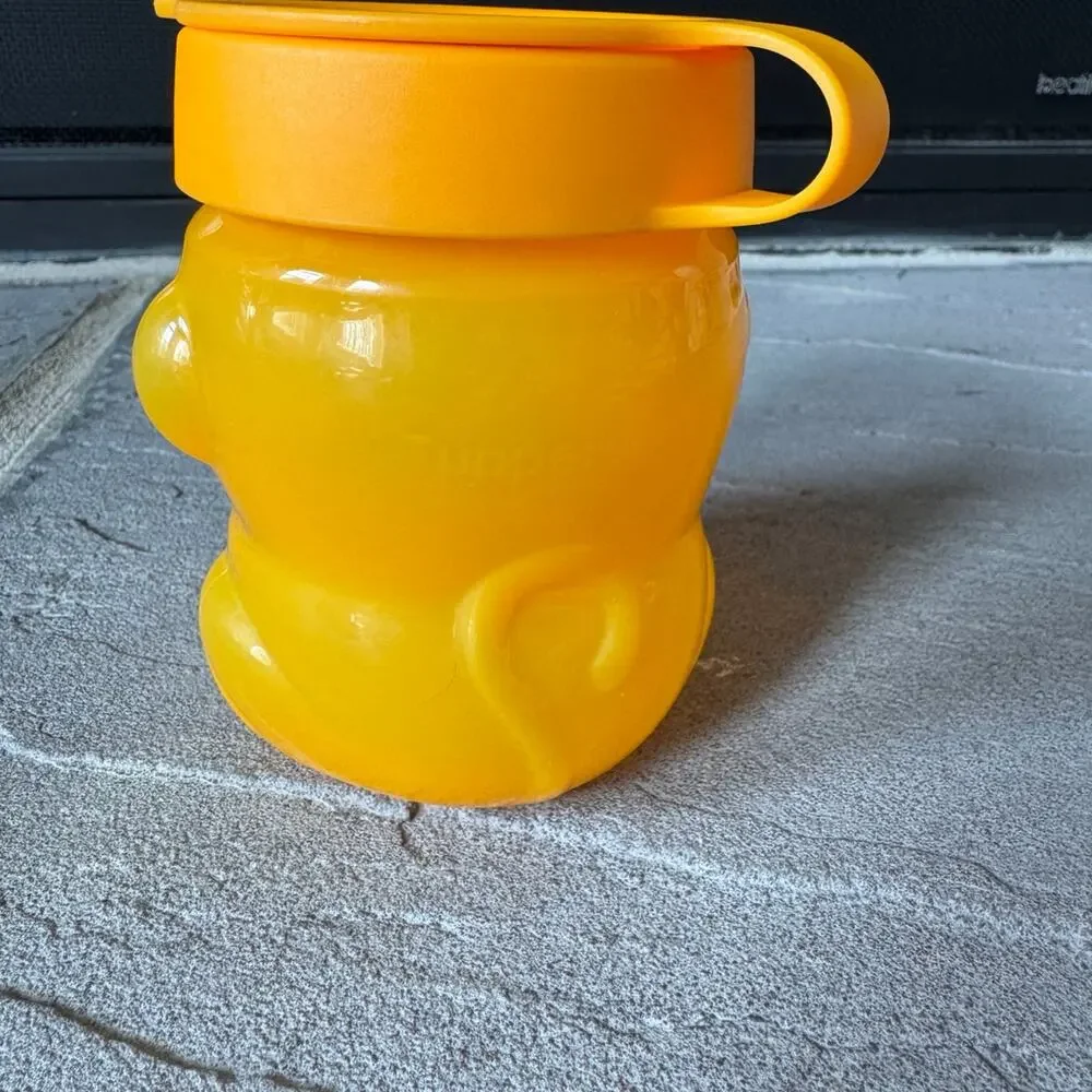 Tupperware snack cup