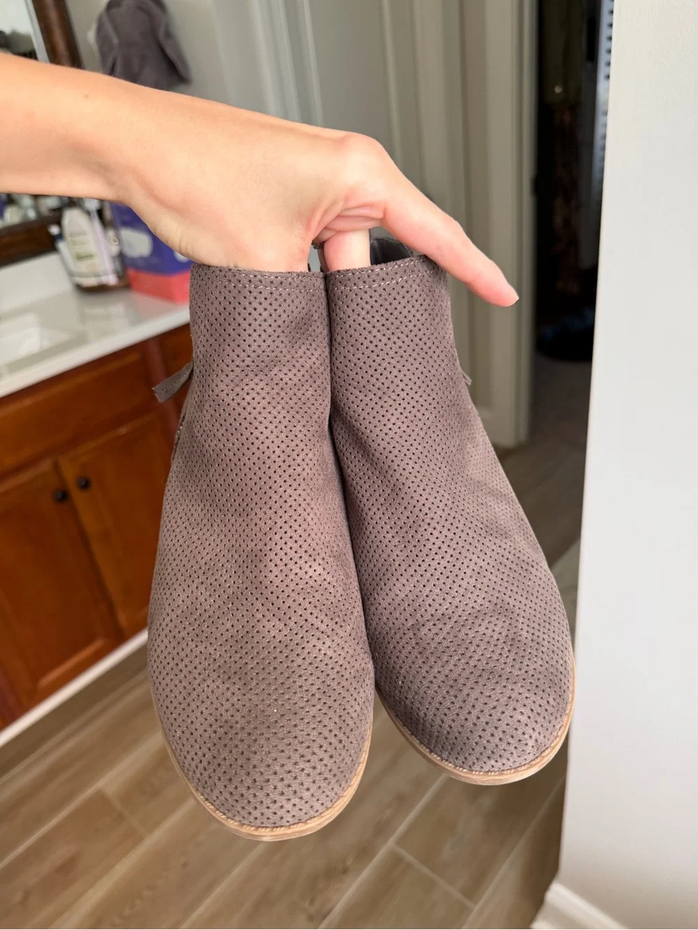 Universal Thread stylish taupe
