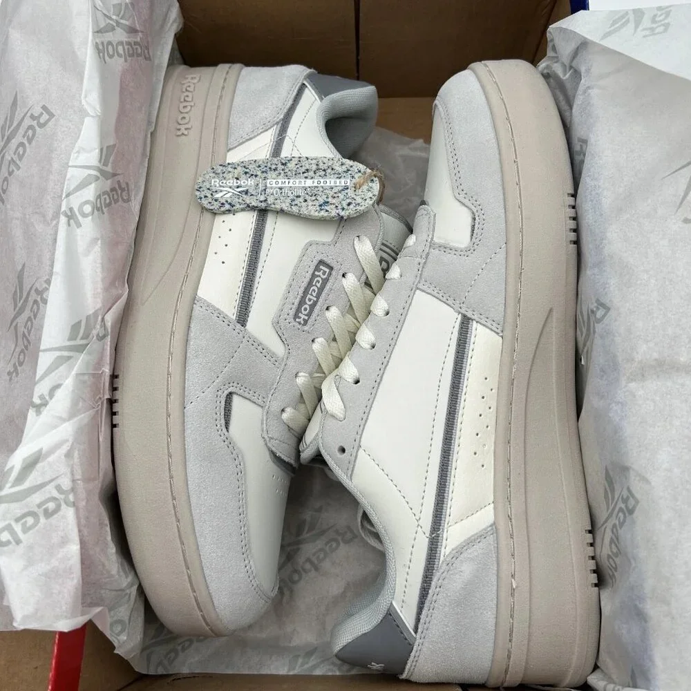 Reebok Court Chaos Mens Classic Style Sneaker Size 11.5 Cream/Gray Suede Leather