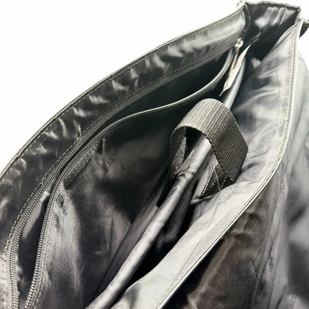 Kenneth Cole Reaction Black Leather Messenger Laptop Bag Crossbody