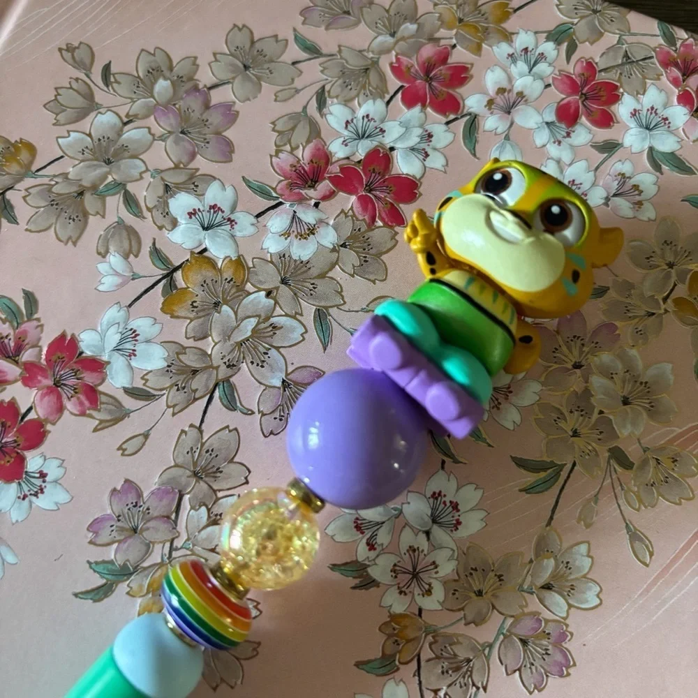Disney Doorables: Zootopia: Officer Clawhauser roller skates handmade beaded pen