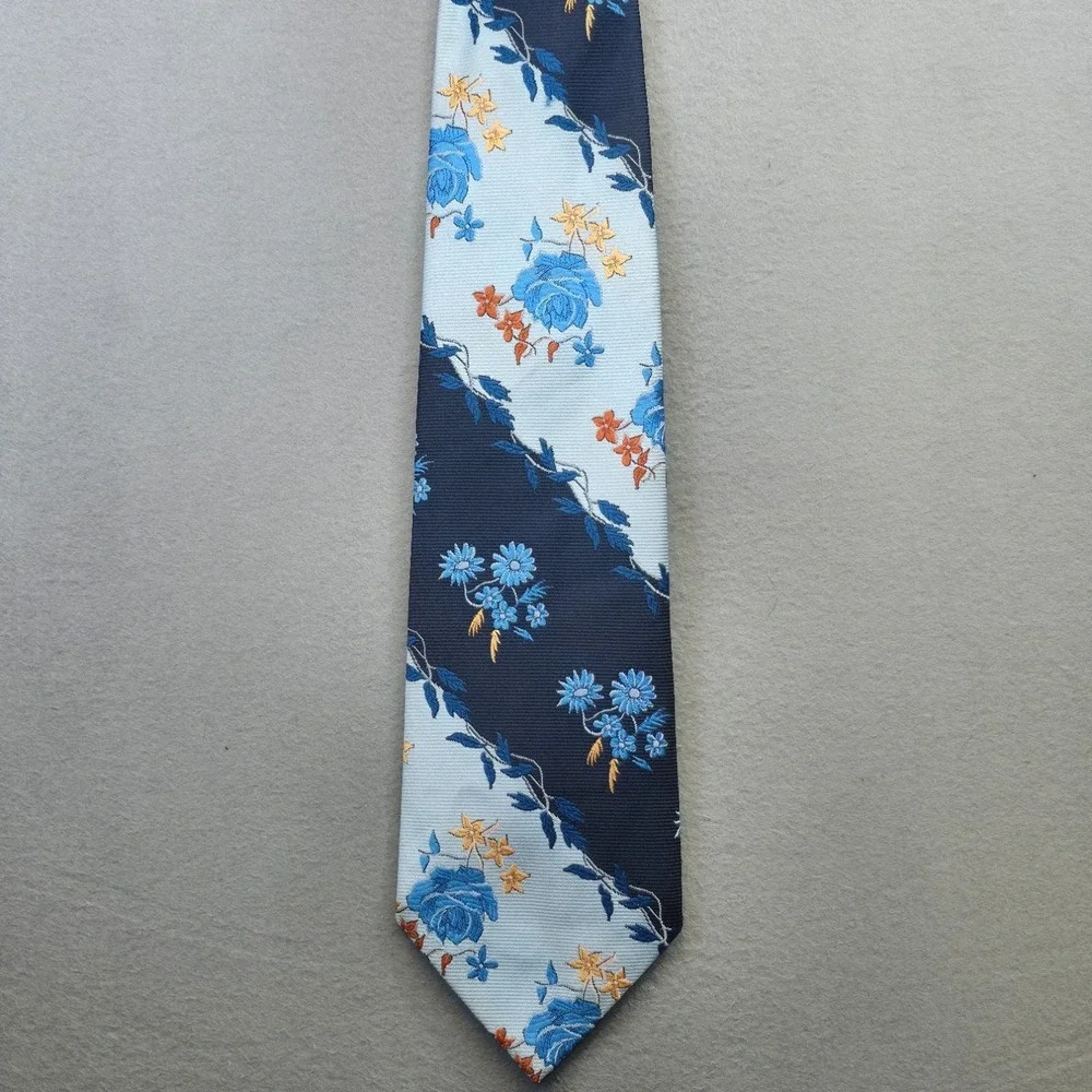 Vintage Castle Blue Floral Striped‎ Neck Tie Size 4.25X58