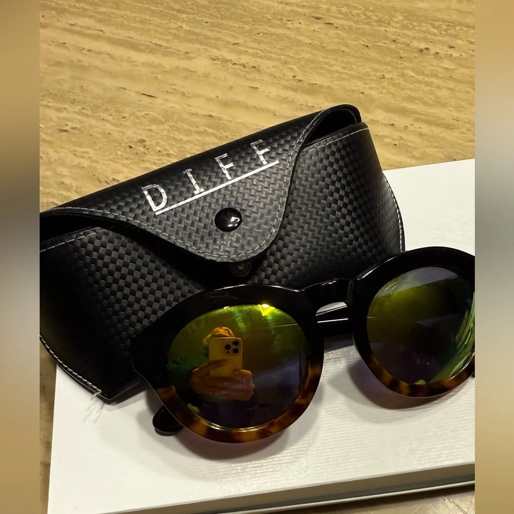 Diff Eyewear round tortoiseshell