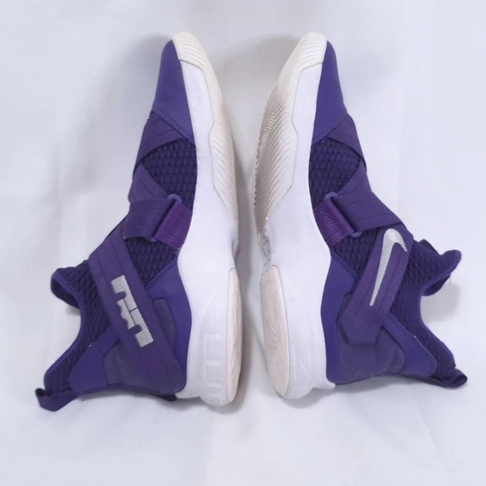 Nike lebron soldier