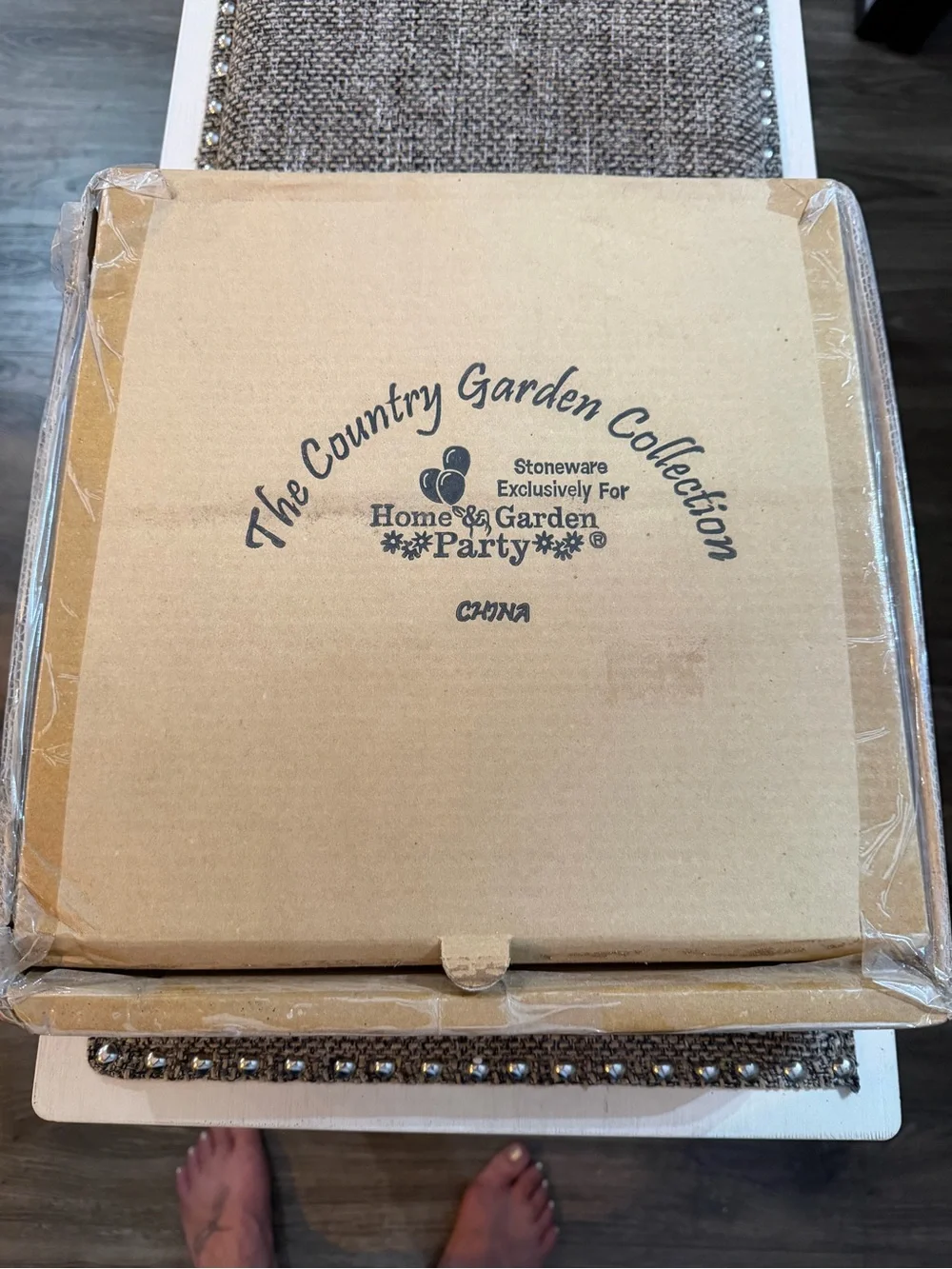 Home & Garden party decorative cream