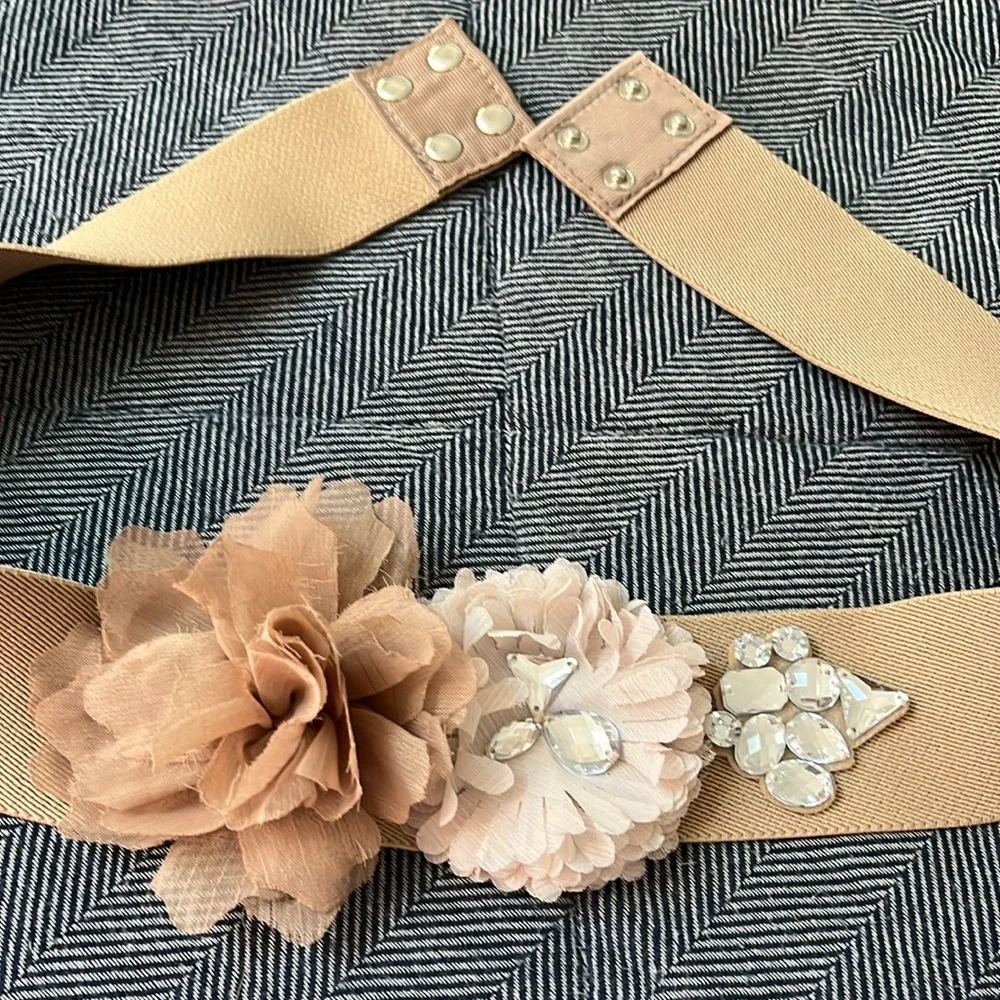 New York & Company snap closure