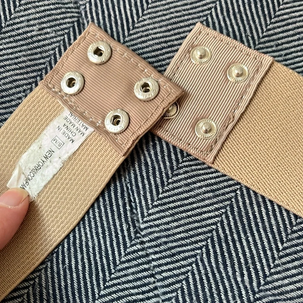New York & Company snap closure