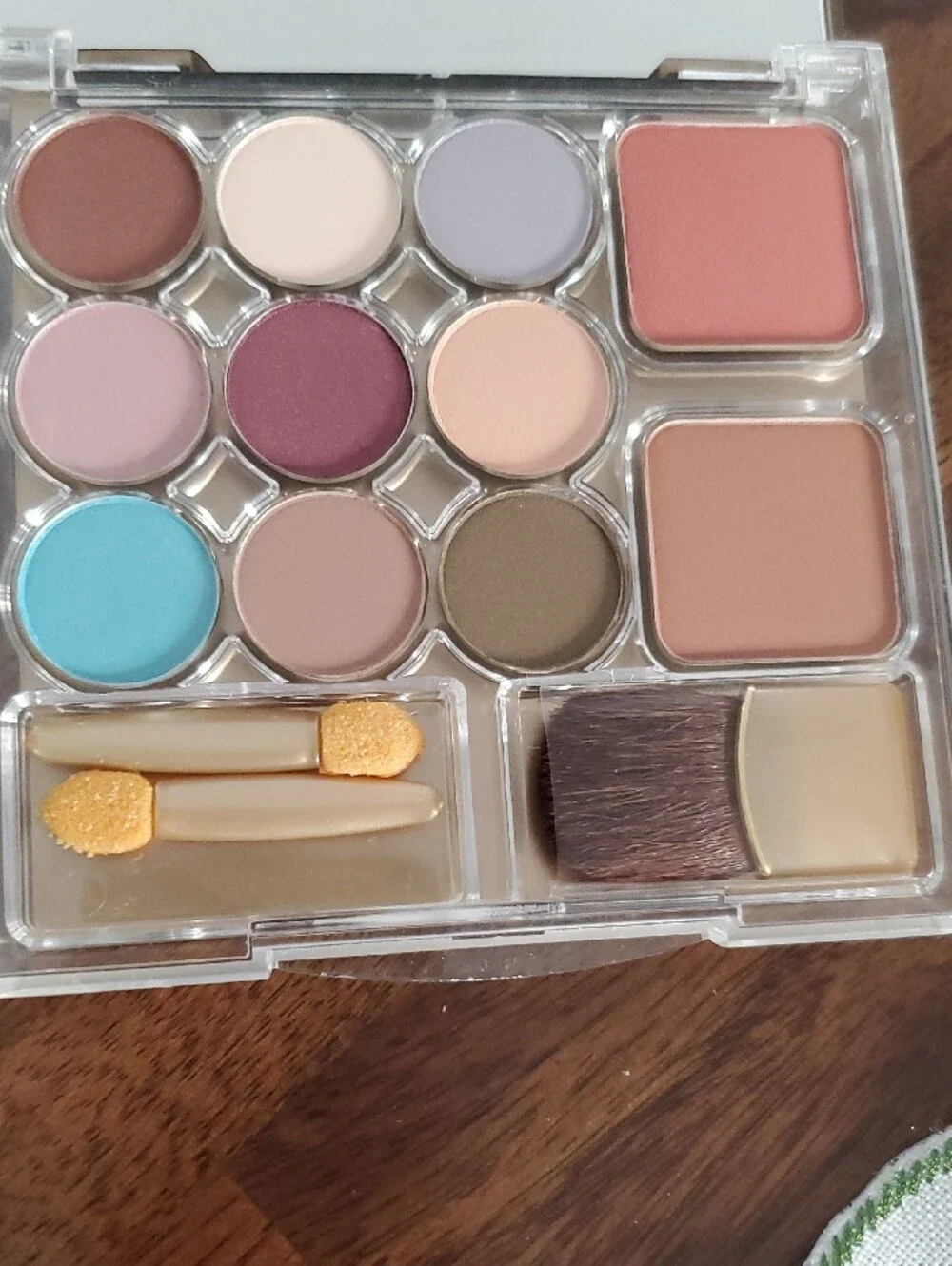 Estee Lauder compact palette