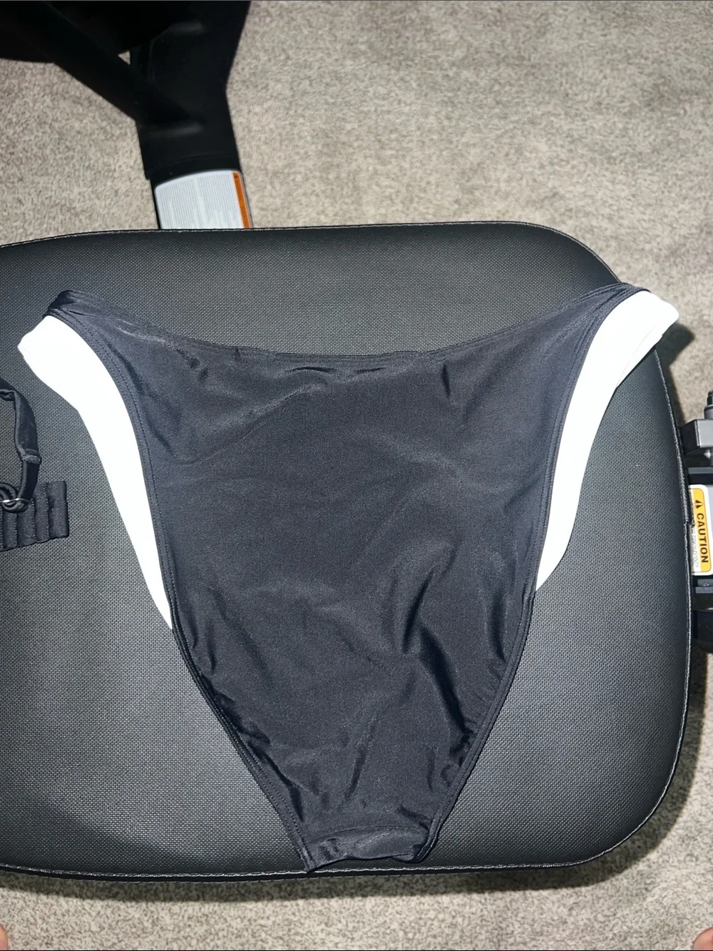 Abercrombie & Fitch black fit contrasting