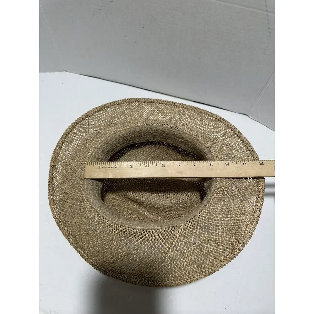 Unbranded straw safari