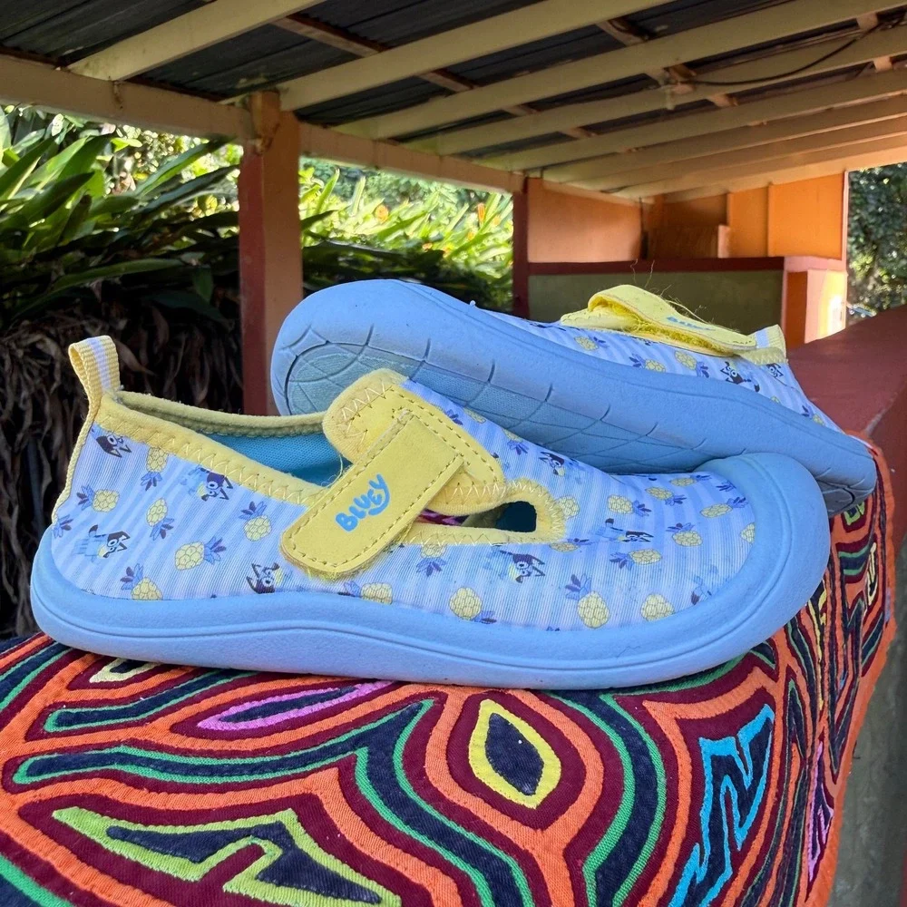 Bluey‎ Ground Up Water Shoes Girls Size 11/12 Blue Yellow Striped Pineapple