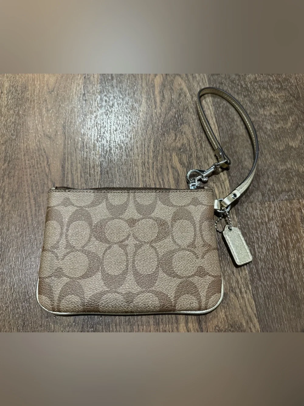 Coach front gold