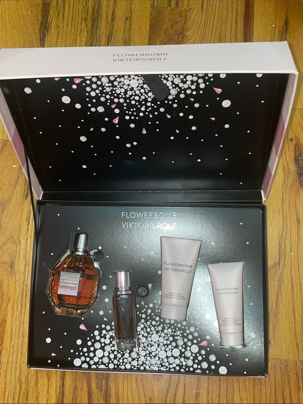 NEW Viktor & Rolf Flowerbomb Gift Set - Pink & Black