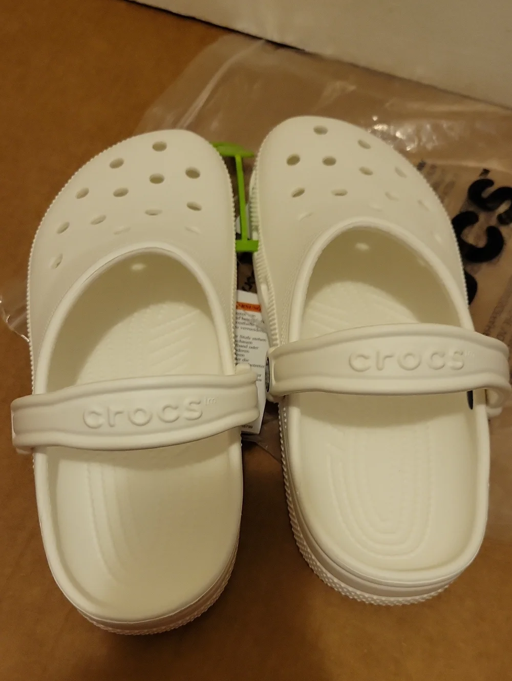 CROCS nwt unisex
