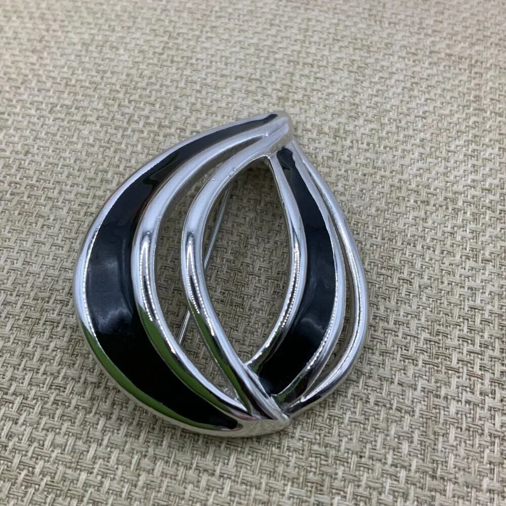 Monet pre owned