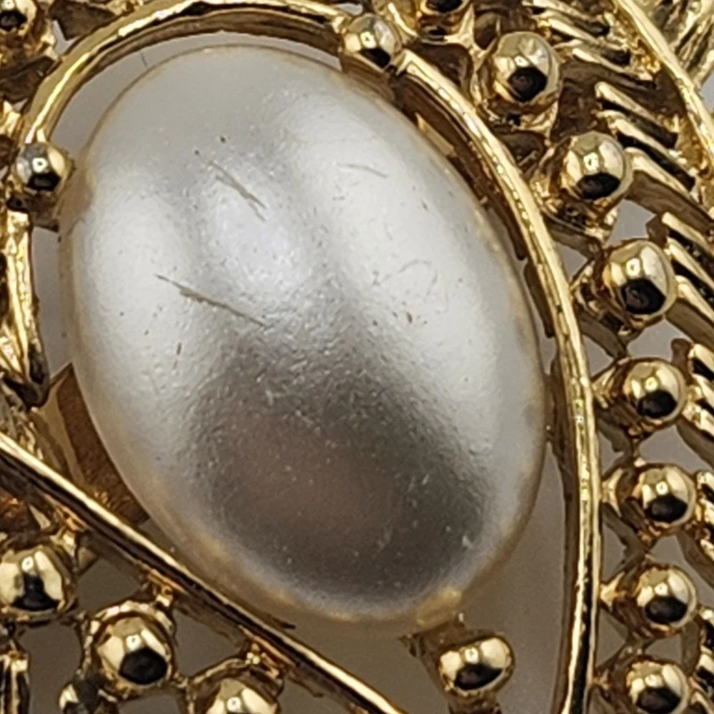 N/A pearl description gently
