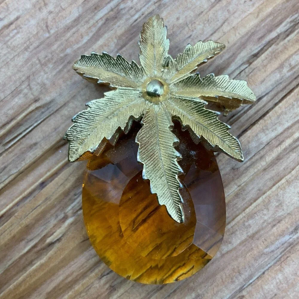 Sarah Coventry Vintage Amber Glass Pineapple Gold Tone Brooch