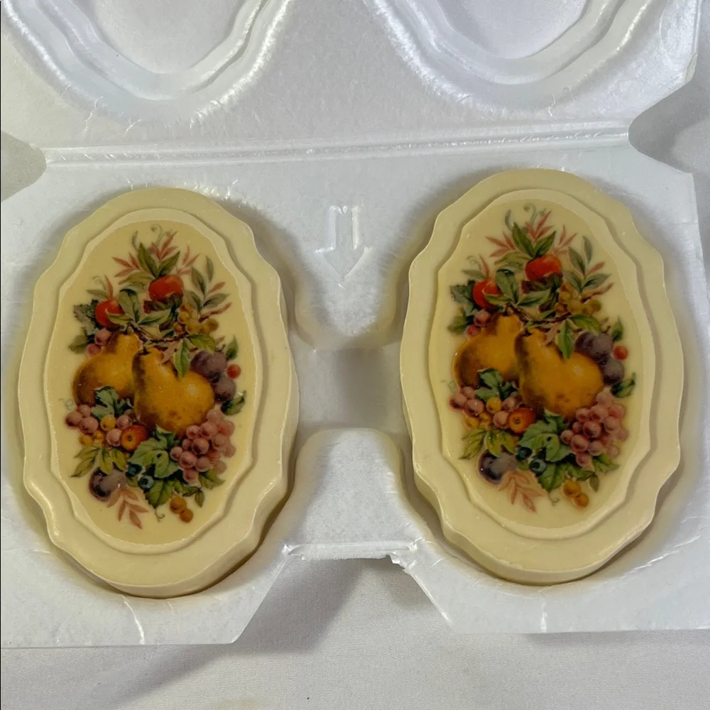 Vintage Avon 1976 Natures Bountiful Fruit Design Decorative Soap Set Chic Granny