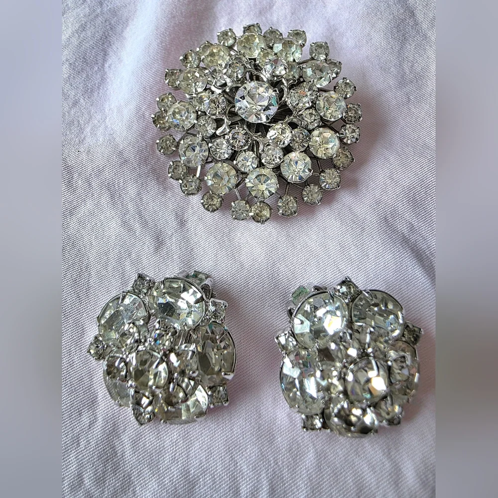 N/A vintage rhinestone