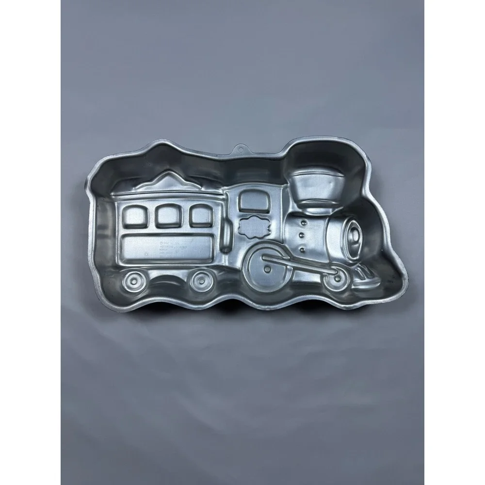 Wilton Vintage 1990 Locomotive Train Aluminum Cake Pan 2105-6500‎ Silver