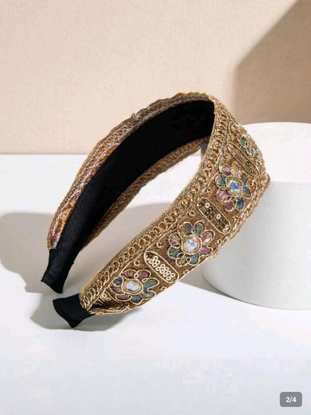 N/A elegant gold