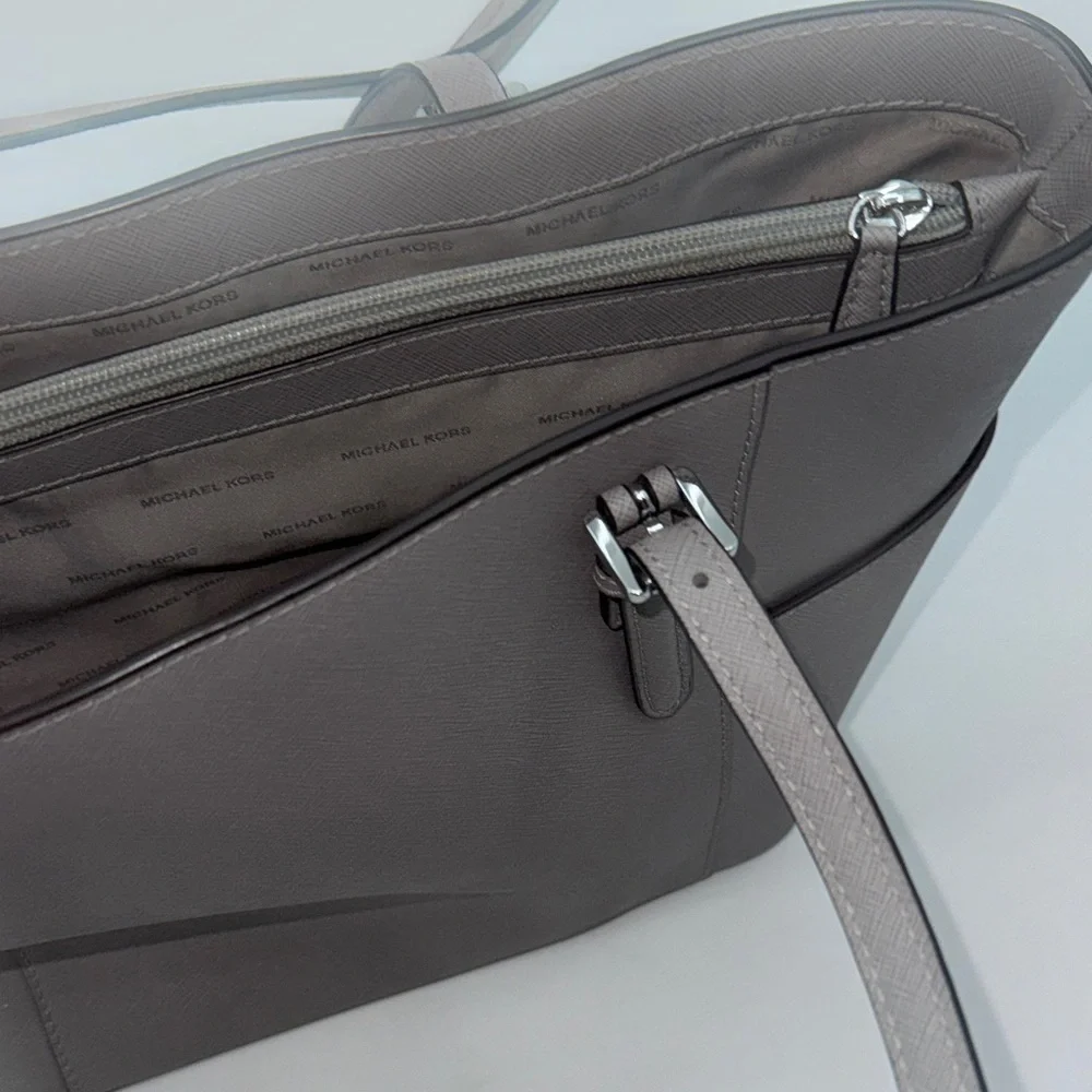 Michael Kors uec leather