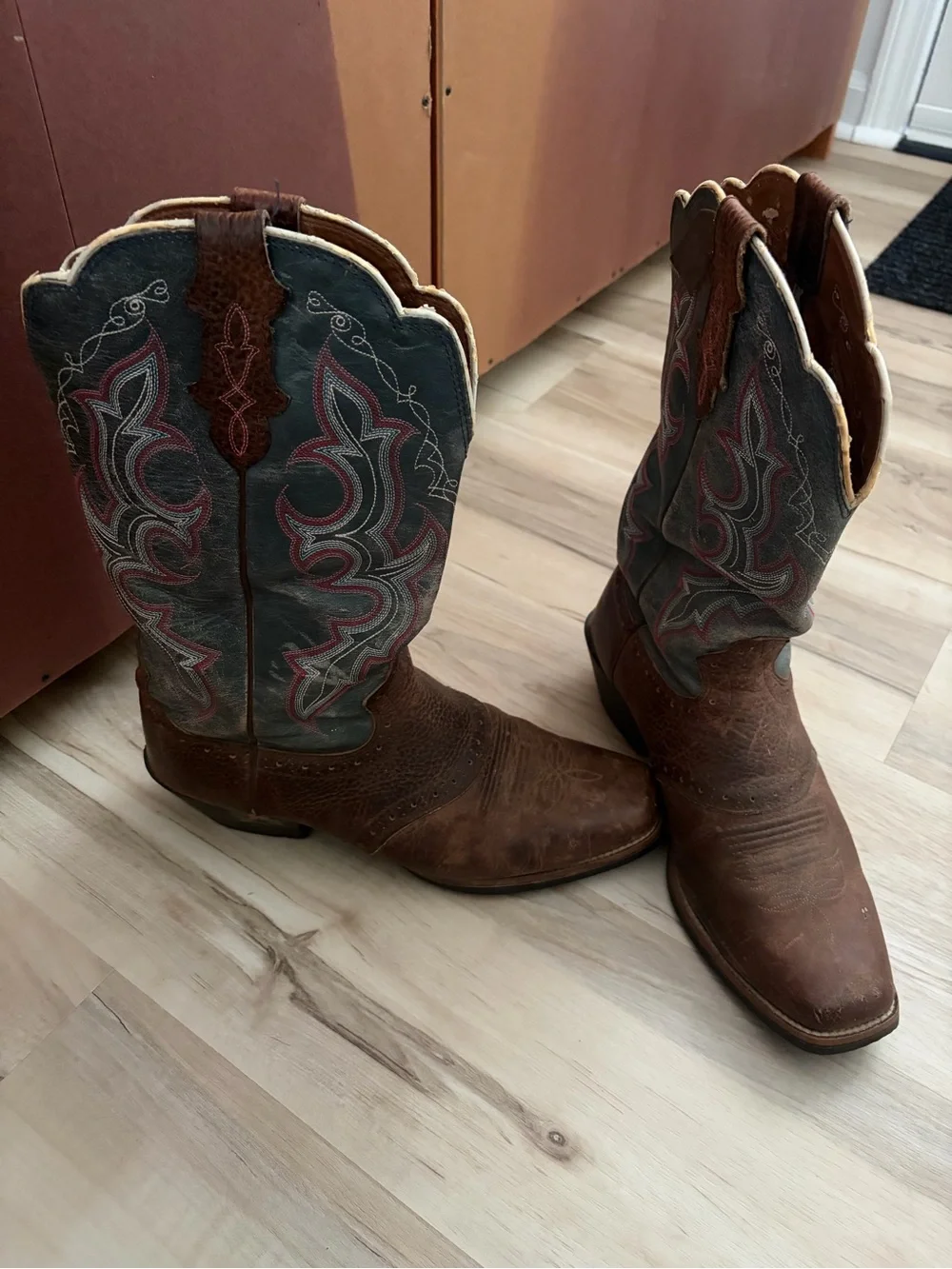 Justin Boots Brown Leather Cowboy Boots Turquoise and Pink Stitching