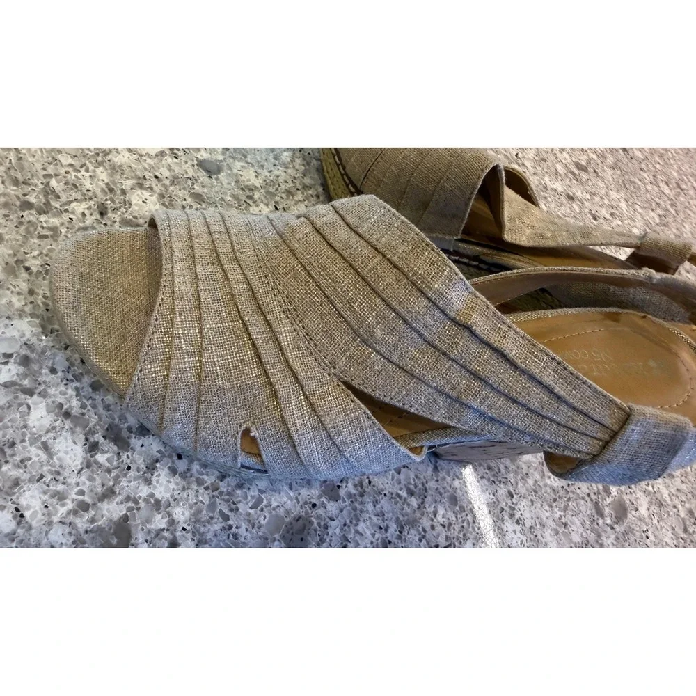Naturalizer brand item